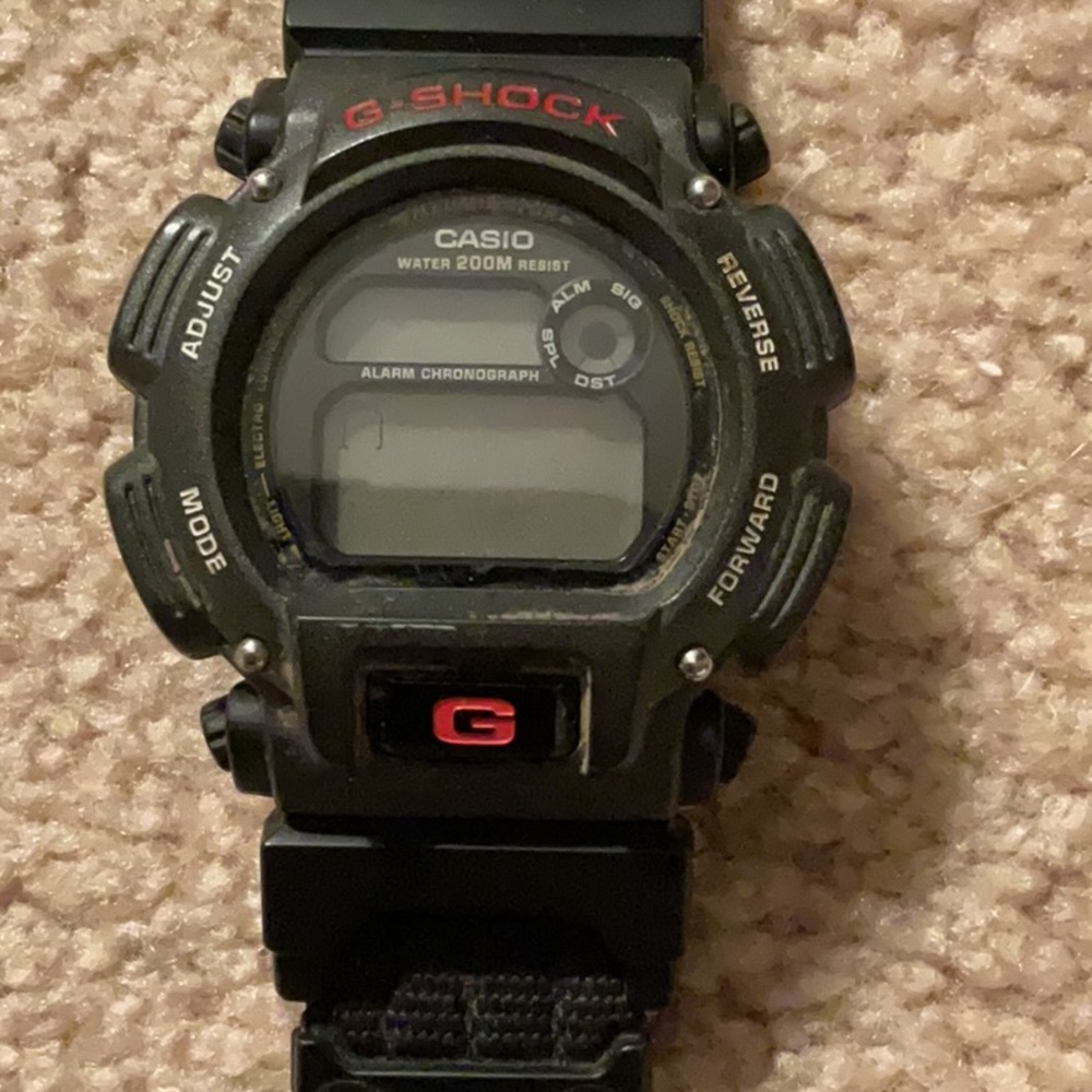 Rare Casio G-Shock Black and Red Digital Smartwatch - Picture 2 of 4